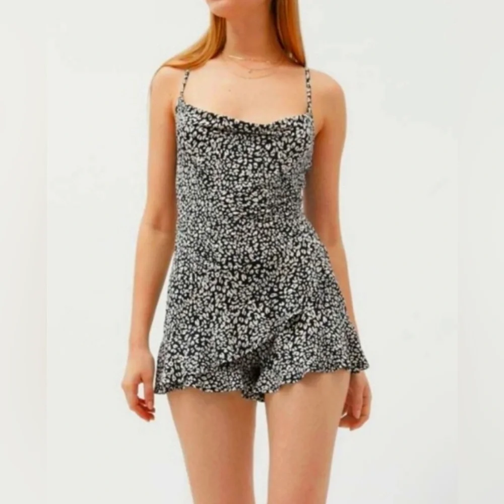 NWT Urban Outfitters Leopard Print Romper Size Small - Picture 1 of 7
